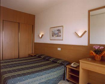 Hotel Samba Lloret de Mar Calle Francesc Cambo 10