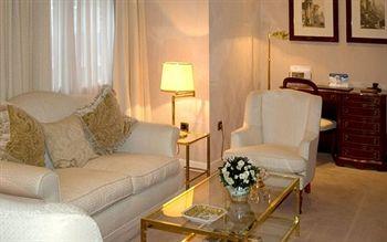 Hotel Praga Madrid Calle de Antonio Lopez 65