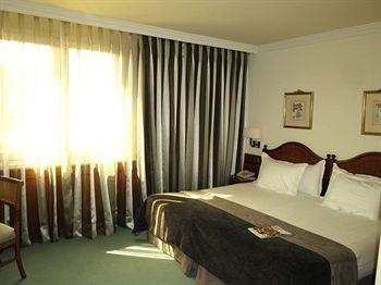 Hotel Silken Rio Santander Avda. Reina Victoria, 153