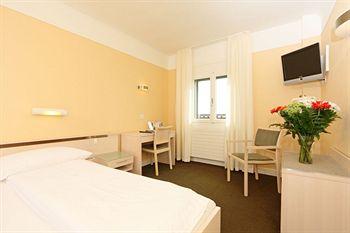 Bernina Swiss Quality Hotel Geneva 22 Place Cornavin