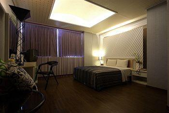 Moon Lake Hotel Houyi Kaohsiung No 338 Bo-ai 1st Road