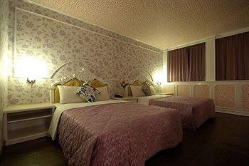 Moon Lake Hotel Houyi Kaohsiung No 338 Bo-ai 1st Road