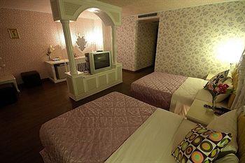 Moon Lake Hotel Houyi Kaohsiung No 338 Bo-ai 1st Road