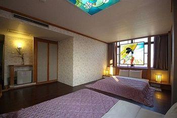 Moon Lake Hotel Houyi Kaohsiung No 338 Bo-ai 1st Road