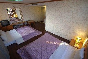 Moon Lake Hotel Houyi Kaohsiung No 338 Bo-ai 1st Road