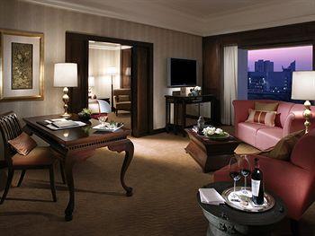 Four Seasons Hotel Bangkok 155 Rajadamri Road