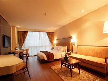 Adelphi Suites Bangkok 6 Sukhumvit Soi 8