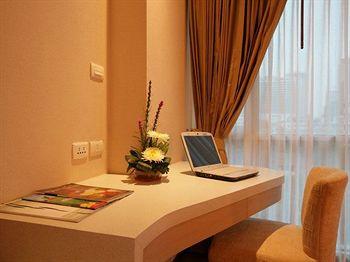 Adelphi Suites Bangkok 6 Sukhumvit Soi 8