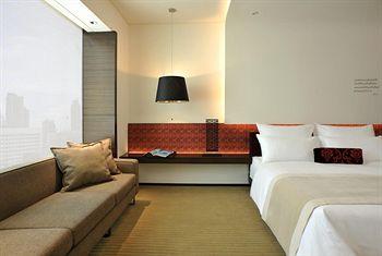 Le Meridien Hotel Bangkok 40/5 Surawong Road Bangrak