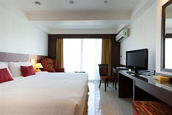 Best Western Mayfair Suites Bangkok 36 Soi Somprasong 2 Rajthevee Phethburi Road