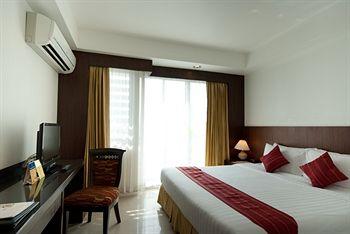 Best Western Mayfair Suites Bangkok 36 Soi Somprasong 2 Rajthevee Phethburi Road