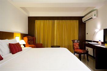 Best Western Mayfair Suites Bangkok 36 Soi Somprasong 2 Rajthevee Phethburi Road