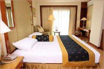 Royal View Resort Bangkok 27/3 Soi Chaisamorpoom Rangnam Road Payathai Ratchatevi