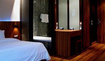 Luxx XL Hotel Bangkok 82/8 Langsuan Road  Lumpini Patumwan