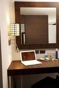 S Sukhumvit Suites Bangkok 403 Sukhumvit Road Klongtoeynuea Wattana