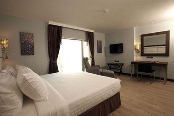 S Sukhumvit Suites Bangkok 403 Sukhumvit Road Klongtoeynuea Wattana