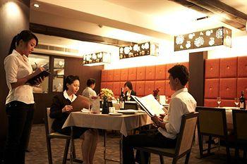 S Sukhumvit Suites Bangkok 403 Sukhumvit Road Klongtoeynuea Wattana