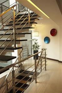 S Sukhumvit Suites Bangkok 403 Sukhumvit Road Klongtoeynuea Wattana