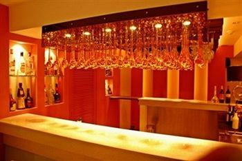 S Sukhumvit Suites Bangkok 403 Sukhumvit Road Klongtoeynuea Wattana