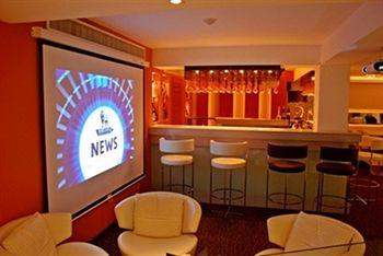 S Sukhumvit Suites Bangkok 403 Sukhumvit Road Klongtoeynuea Wattana
