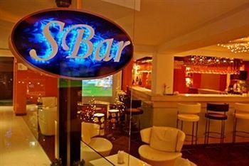 S Sukhumvit Suites Bangkok 403 Sukhumvit Road Klongtoeynuea Wattana
