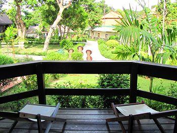 Phi Phi Natural Resort 53 Moo 8, Leamtong Beach