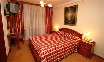 Rus Hotel Kiev 4 Hospitalna Str.