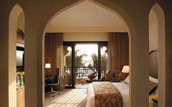 Shangri La Qaryat Al Beri Hotel Abu Dhabi Between The Bridges