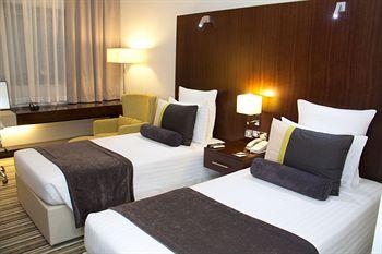 Avari Dubai Hotel P.O. Box 50400 Deira