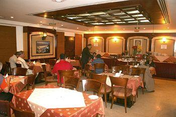 Hotel Versailles Dubai 15th Street, Al Rigga, Deira
P.O.Box: 33382