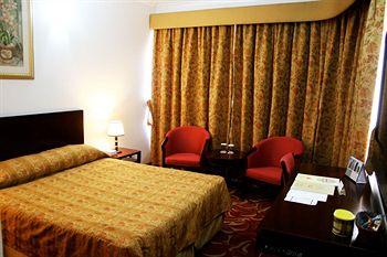 Hotel Versailles Dubai 15th Street, Al Rigga, Deira
P.O.Box: 33382