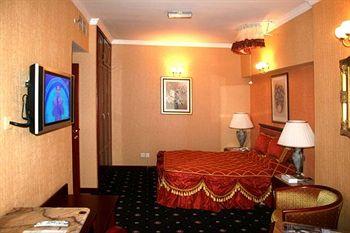 Hotel Versailles Dubai 15th Street, Al Rigga, Deira
P.O.Box: 33382