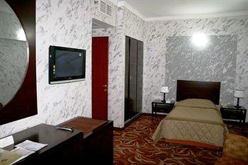 Hotel Versailles Dubai 15th Street, Al Rigga, Deira
P.O.Box: 33382