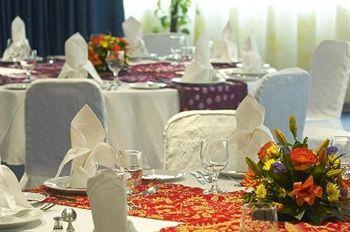 Golden Tulip Hotel Sharjah Al Fardan Centre Corniche Road