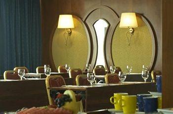 Golden Tulip Hotel Sharjah Al Fardan Centre Corniche Road