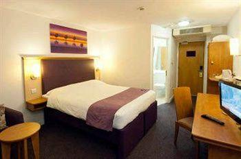 Premier Inn Heathrow Airport London 15 Bath Road