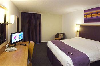 Premier Inn Heathrow Airport London 15 Bath Road