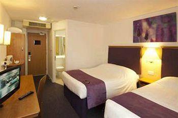 Premier Inn Heathrow Airport London 15 Bath Road