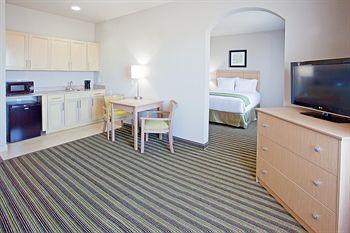 Holiday Inn Express Alvarado (Texas) 325 Village Park Drive