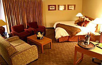 Gateway Hotel Ames 2100 GREENHILLS DRIVE