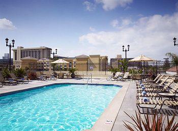 Doubletree Guest Suites Anaheim 2085 S Harbor Blvd