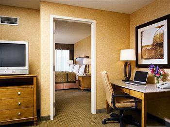 Doubletree Guest Suites Anaheim 2085 S Harbor Blvd