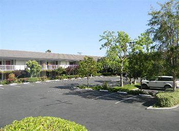 Alamo Inn and Suites Anaheim 1140 W. Katella Avenue