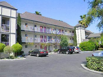 Alamo Inn and Suites Anaheim 1140 W. Katella Avenue