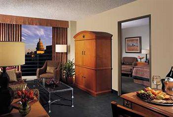 Doubletree Guest Suites Austin 303 W. 15th Street