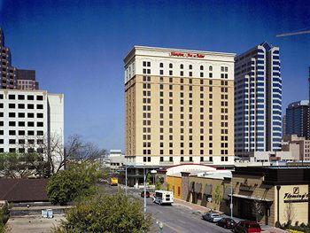 Hampton Inn & Suites Austin Downtown 200 San Jacinto Boulevard