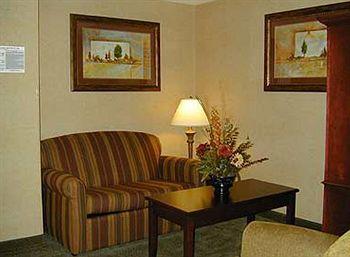 Grand Plaza Hotel Branson 245 No. Wildwood Dr. Branson