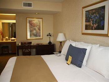 Chase Suite Hotel Brea 3100 E. Imperial Hwy