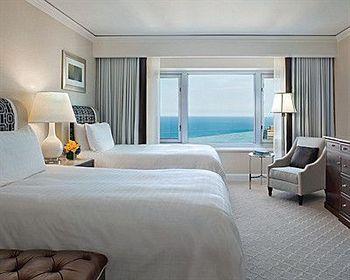 Four Seasons Hotel Chicago 120 E Delaware Place