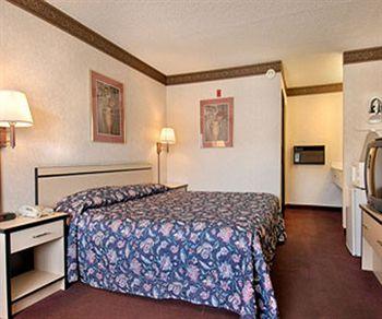 Travelodge Hotel South Colorado Springs 1703 South Nevada Ave